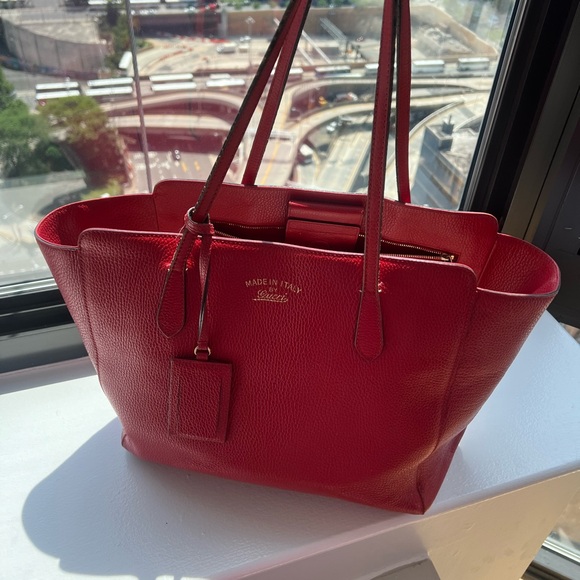 Large Gucci leather tote in red - Picture 2 of 6